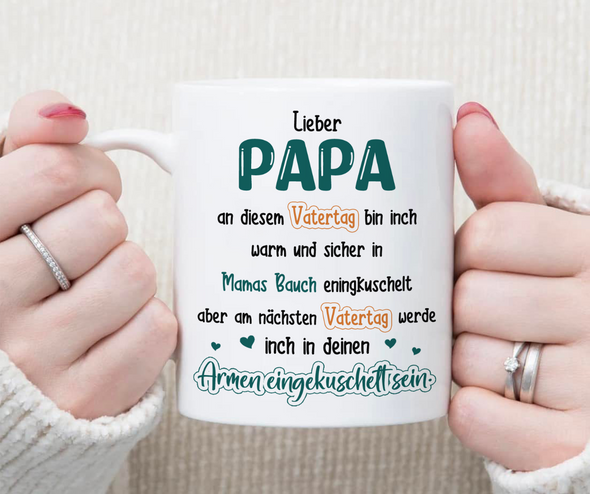 An Diesem Vatertag Bin Ich Warm Und Sicher In Mamas Bauch Eningkuschelt Mugs - NT - NN0605222