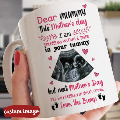 Personalized Gift For Future Mummy I Am Snuggled Warm & Safe In Your Tummy Mugs - MC - TT21022225