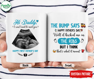 The bump says Happy Father's Day well it kicked me in the ribs-nk Mug