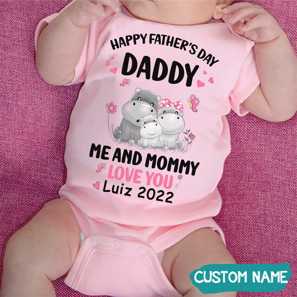 Gift For Daddy Me And Mommy Love You Baby Onesie - MC - TT1605226