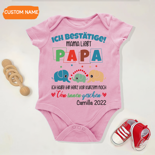 Ich Bestätige! Mama Liebt Papa Baby Onesie - AD - TT2304222