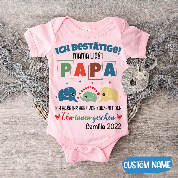 Ich Bestätige! Mama Liebt Papa Baby Onesie - AD - TT2304222