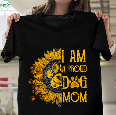 I am a proud dog mom Classic T-Shirt