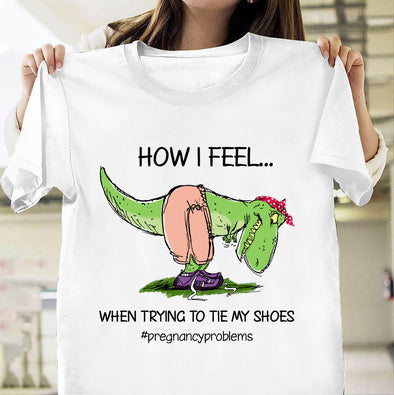 How i fell When trying to tie my shoes Classic T-Shirt