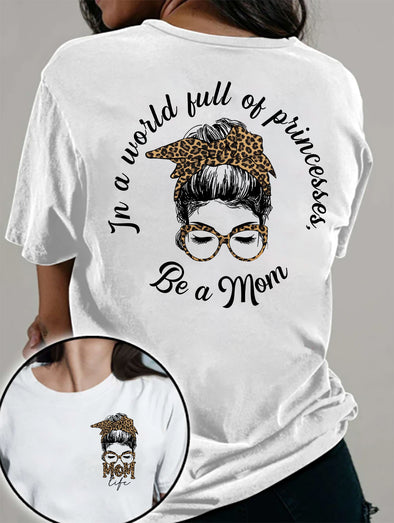 In a world full of princesses Classic T-Shirt