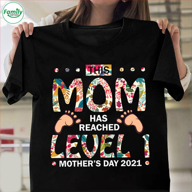 This mom has reached level 1 Classic T-Shirt