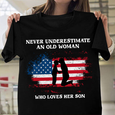 Never underestimate an old woman Classic T-Shirt
