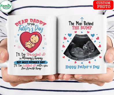 The man Behind the bump Happy Father's Day-mc Mug