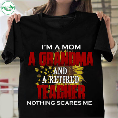 I'm a mom a grandma and a retired teacher Classic T-Shirt